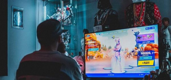 Gaming-Zimmer selber gestalten 2022 mit Gaming Setup Guide und Einrichtungstipps für Gamer
